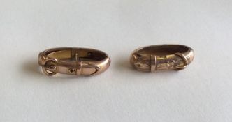 Two 9 carat buckle shaped scarf clips. Approx. 6 g