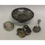 A silver plated vesta case, sovereign case etc. Es