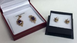 Two pairs of gold gem set earrings. Approx. 3 gram