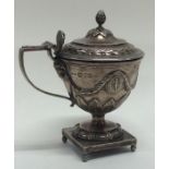 An Edwardian silver hinged top mustard decorated w