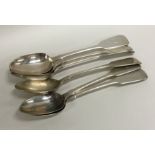 A set of six silver fiddle pattern teaspoons. Lond