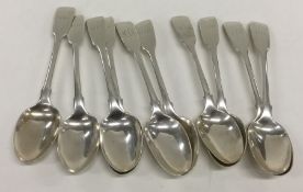 A set of ten fiddle pattern silver teaspoons. Lond