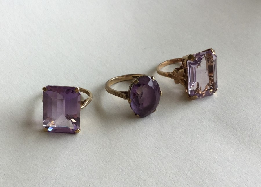 A group of three 9 carat single stone rings. Appro - Image 2 of 2