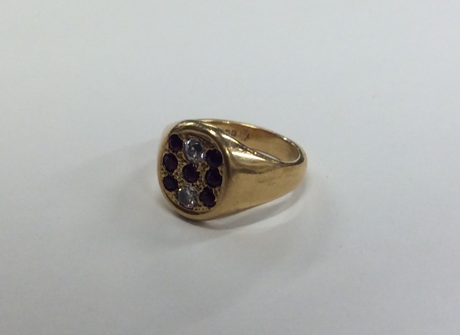 An 18 carat gold gent's signet ring inset with rub - Image 2 of 2