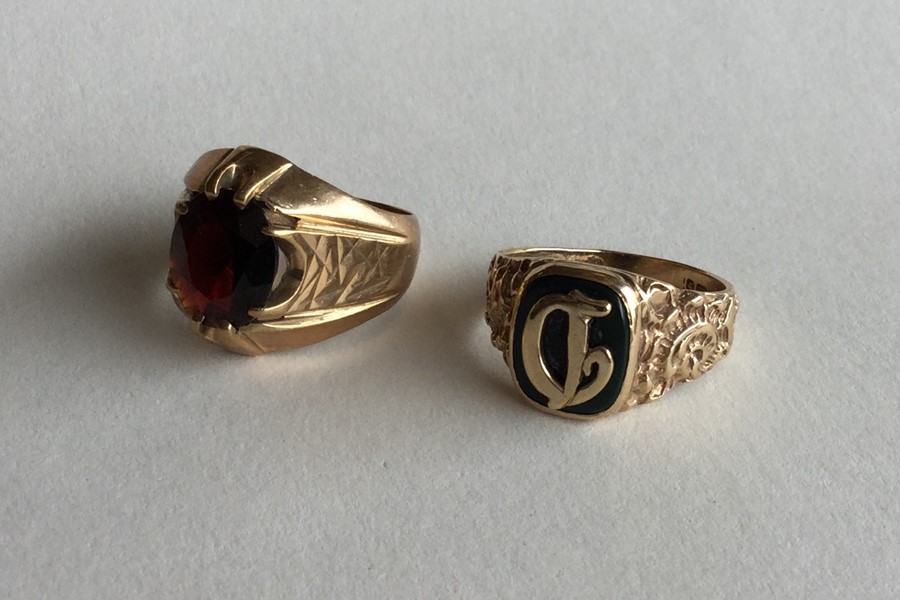 Two 9 carat gold signet rings. Approx. 13 grams. E