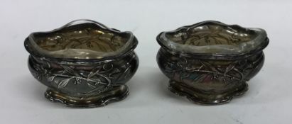 A pair of Continental silver salts. Approx. 100 gr