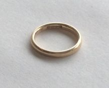 A 9 carat plain wedding band. Approx. 2.8 grams. E