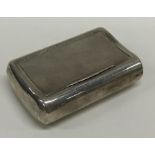 A good early Georgian silver snuff box with gilt i