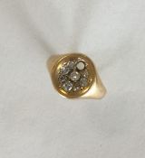 A gents 18 carat gold signet ring. Approx. 6.7 gra