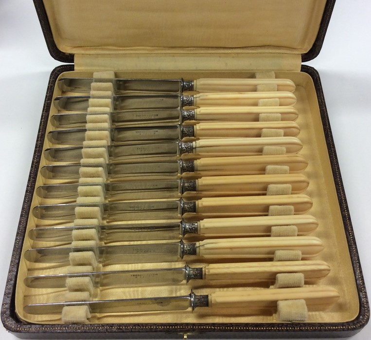 A good boxed set of ivory mounted knives. Est. £20