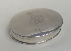A good oval Georgian silver snuff box with lift-of