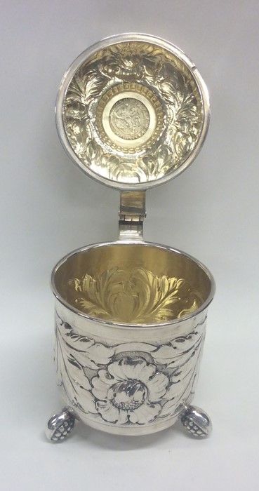 A heavy Continental silver hinged top lidded tanka - Image 3 of 3