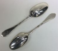 A pair of Queen Anne silver dog nose spoons with c