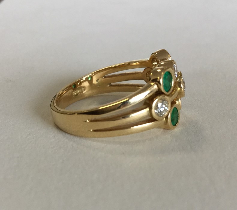 A modernistic 18 carat emerald and diamond ring in - Image 2 of 2