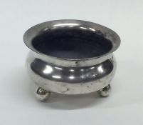 A Russian silver salt on ball feet. Approx. 36 gra