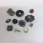 A silver mounted and other brooches, rings etc. Es