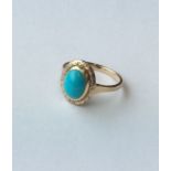 A turquoise and gold single stone ring. Approx. 3.