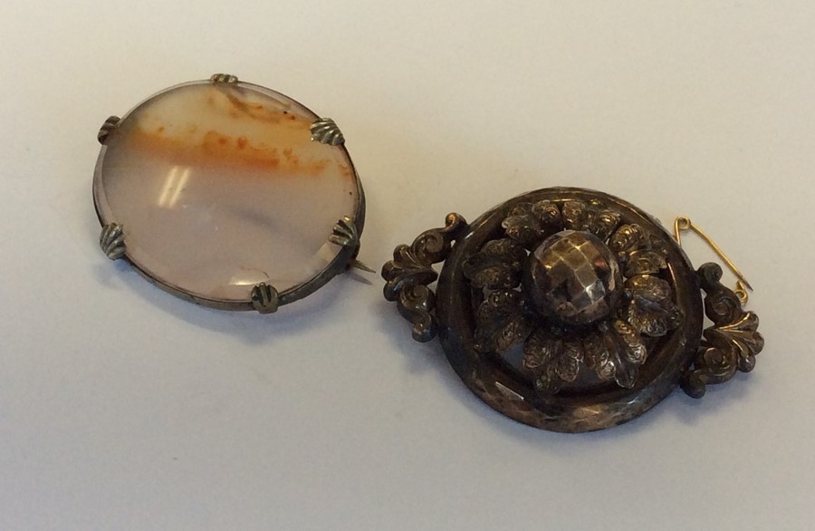 Two gilt mourning brooches. Approx. 24 grams. Est.