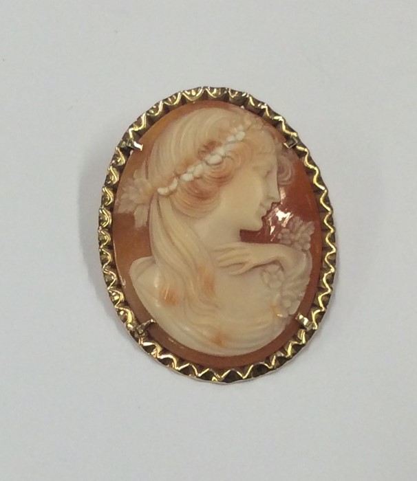 A 9 carat framed cameo. Approx. 7 grams. Est. £20