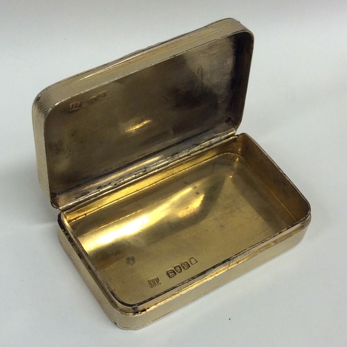 A good quality Georgian silver gilt snuff box, the - Image 2 of 2