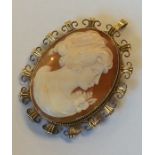 A 9 carat framed cameo of a lady. Approx. 16 grams