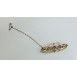 An attractive 9 carat pearl boat shaped brooch. Ap