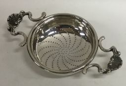 A good quality Edwardian silver tea strainer. Lond