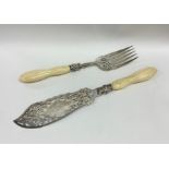 A pair of good quality silver fish servers decorat