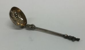 A good quality Edwardian apostle top sifter spoon.