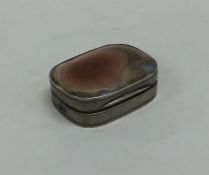 An attractive silver and agate hinged top vinaigre