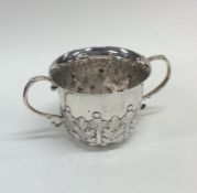 A heavy silver Georgian style silver porringer wit