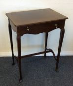 An Edwardian mahogany single drawer side table. Es