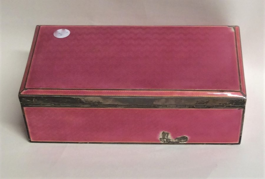An attractive 925 standard pink enamelled cigarett - Image 3 of 3