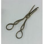 A good pair of Victorian silver gilt grape scissor