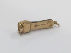 A 15 carat gold cigar cutter with loop mount. Appr