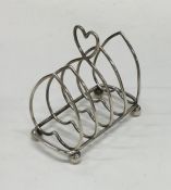 A small four bar silver toast rack / smartphone do