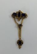 A good quality Victorian high carat gold brooch on
