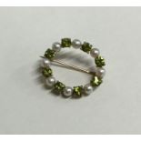 A circular pearl brooch set in 9 carat. Approx. 5