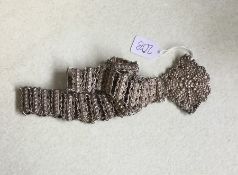 A heavy silver mesh belt. Approx. 112 grams. Est.