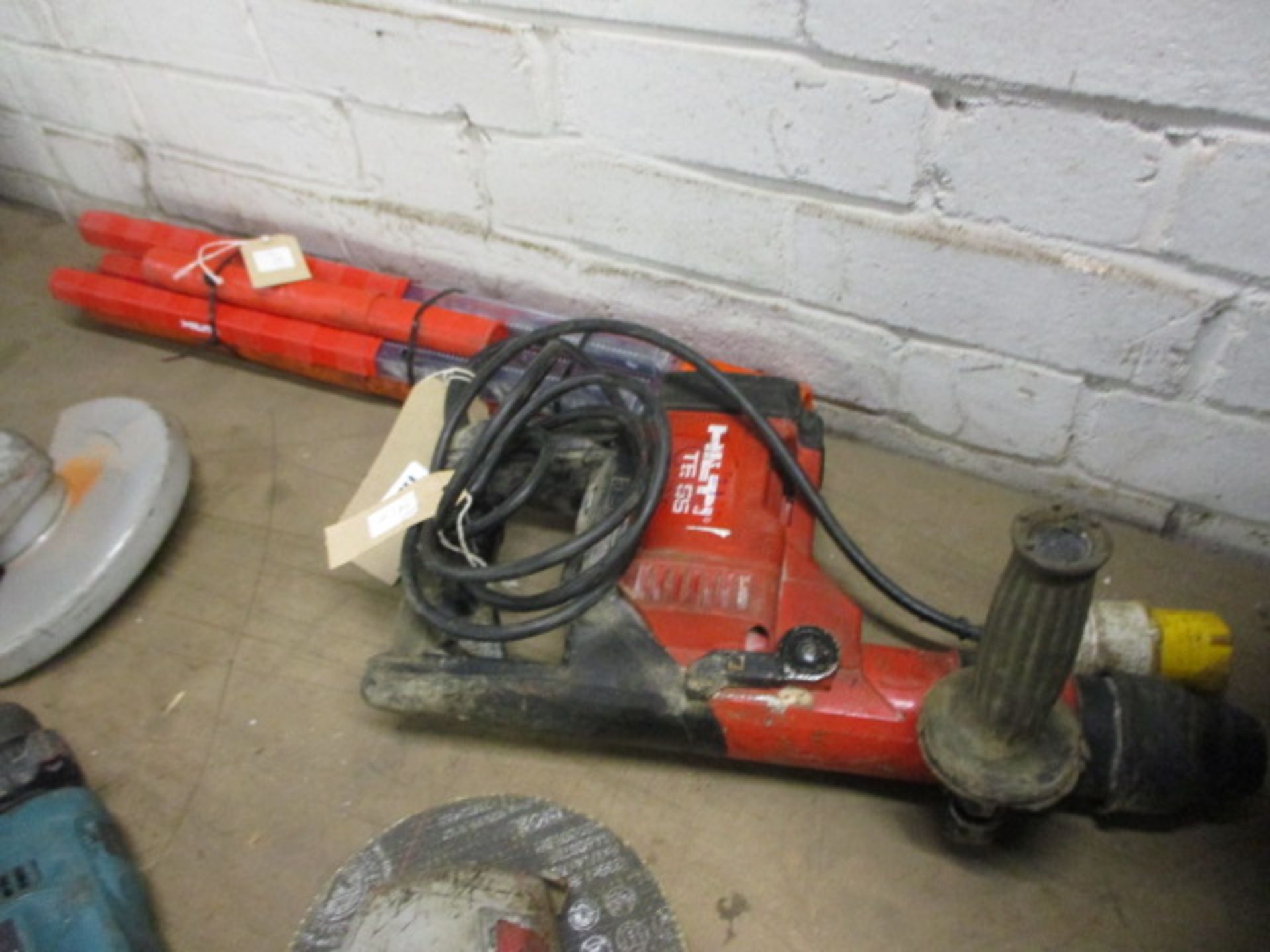 (38) Hilti TE55 SDS breaker hammer drill with assorted tooling - Image 3 of 3