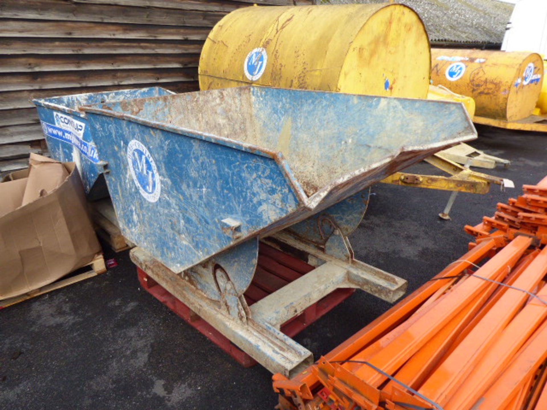 (143) Conquip blue tipping skip (316774)