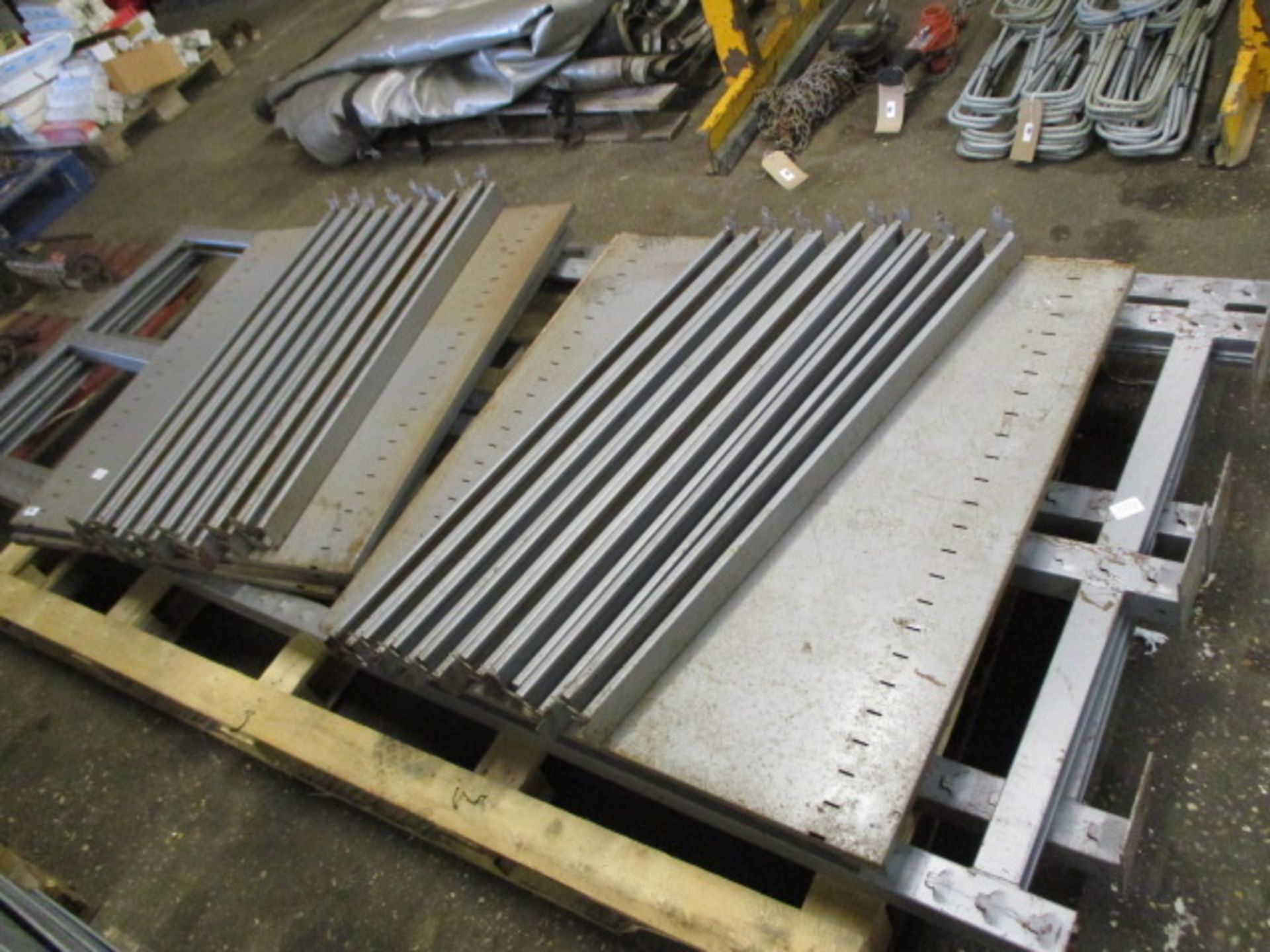 Pallet of bolt less racking incl. 2 uprights with associated horizontal beams and shelves - Image 2 of 2