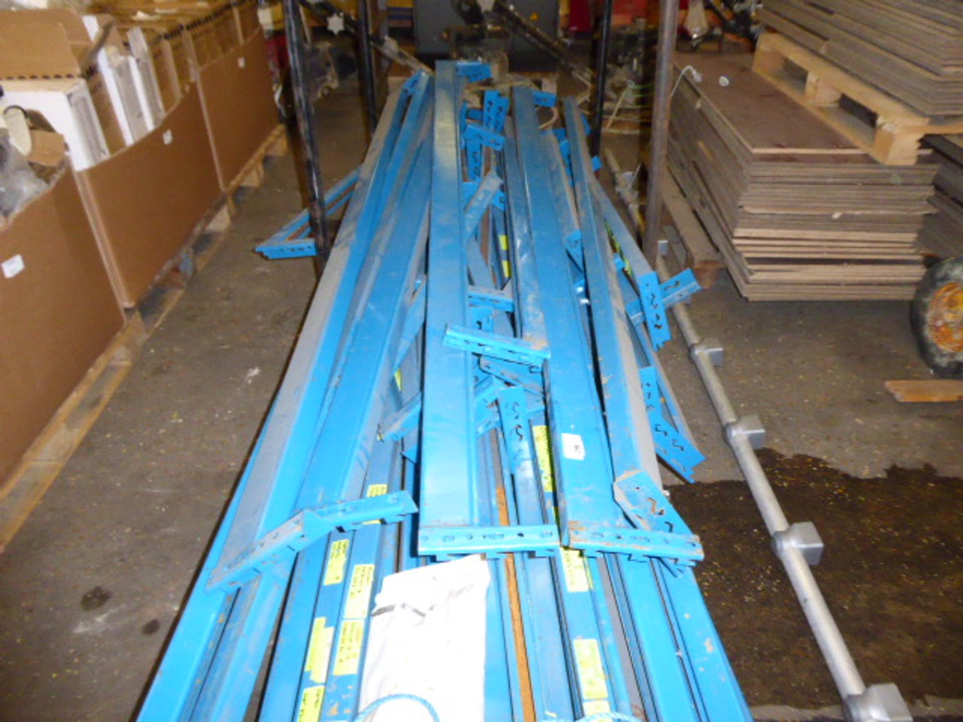 Stillage of Redirack blue boltless racking cross bars and 4 uprights - Image 2 of 2