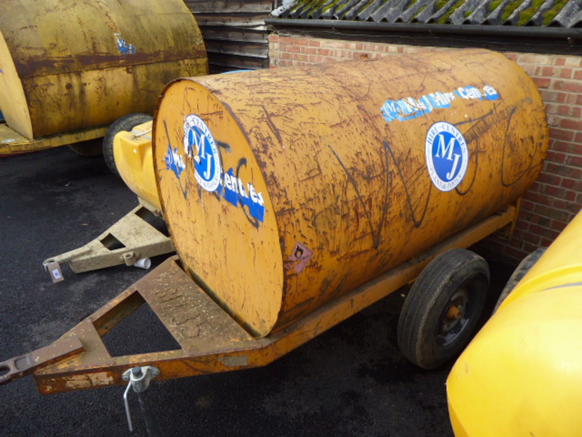 Large 250 gallon fuel bowser on single axle plant trailer (81435)