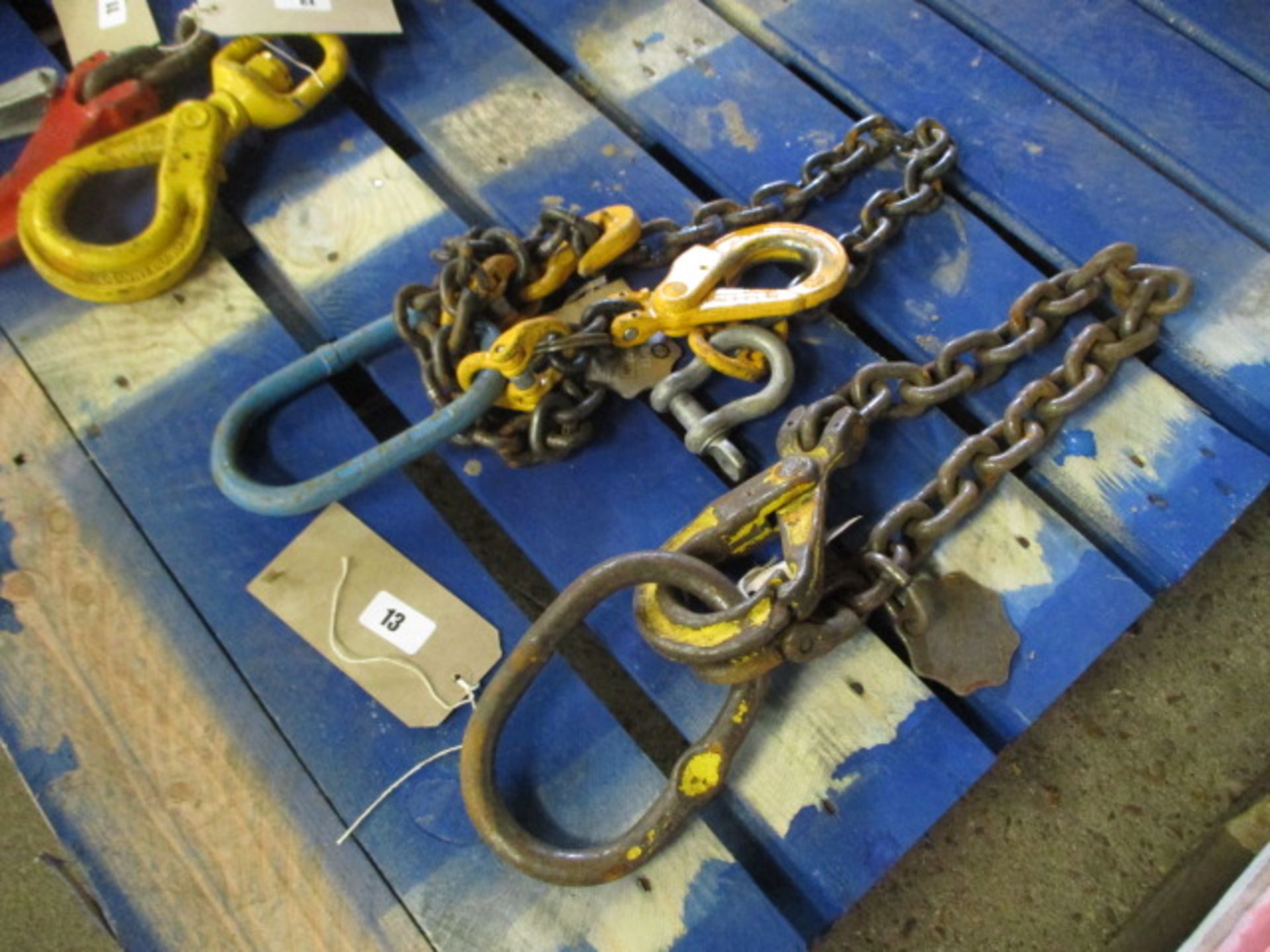 2 light duty lifting chains