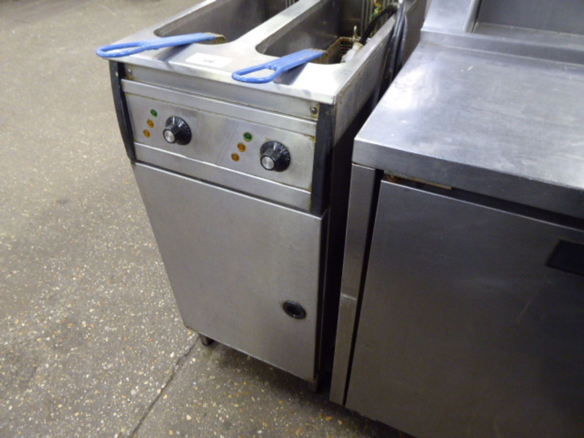 40cm electric twin well fryer with 2 baskets - Image 3 of 3