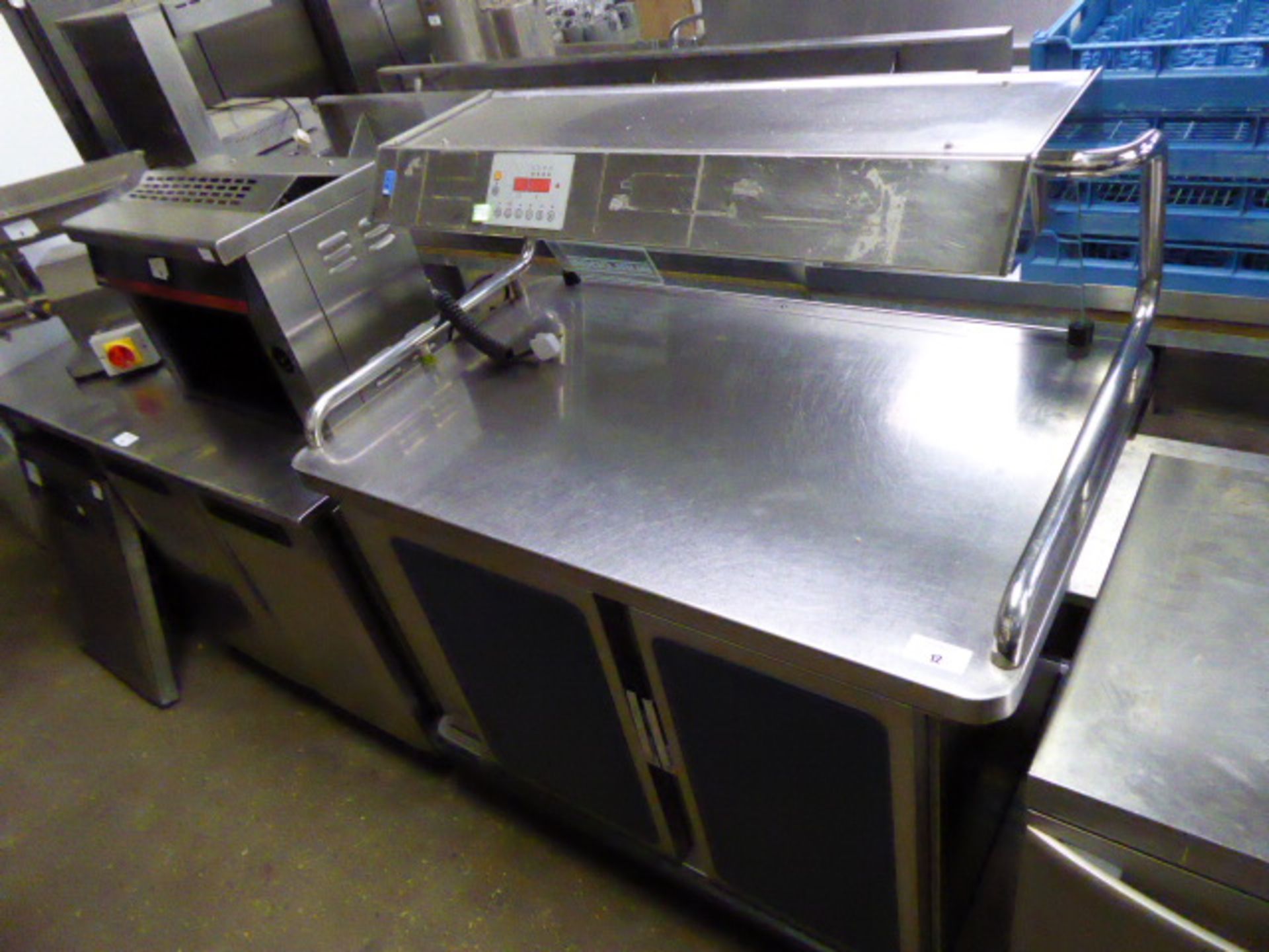 (15) Burlodge heated mobile servery