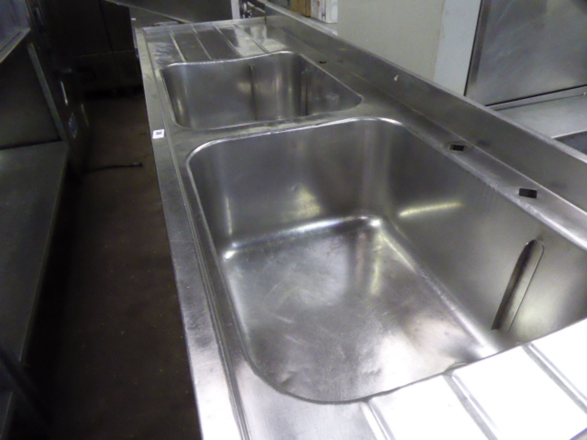 240cm stainless steel preparation table with 2 sinks, drain, board and shelf under - Image 2 of 2