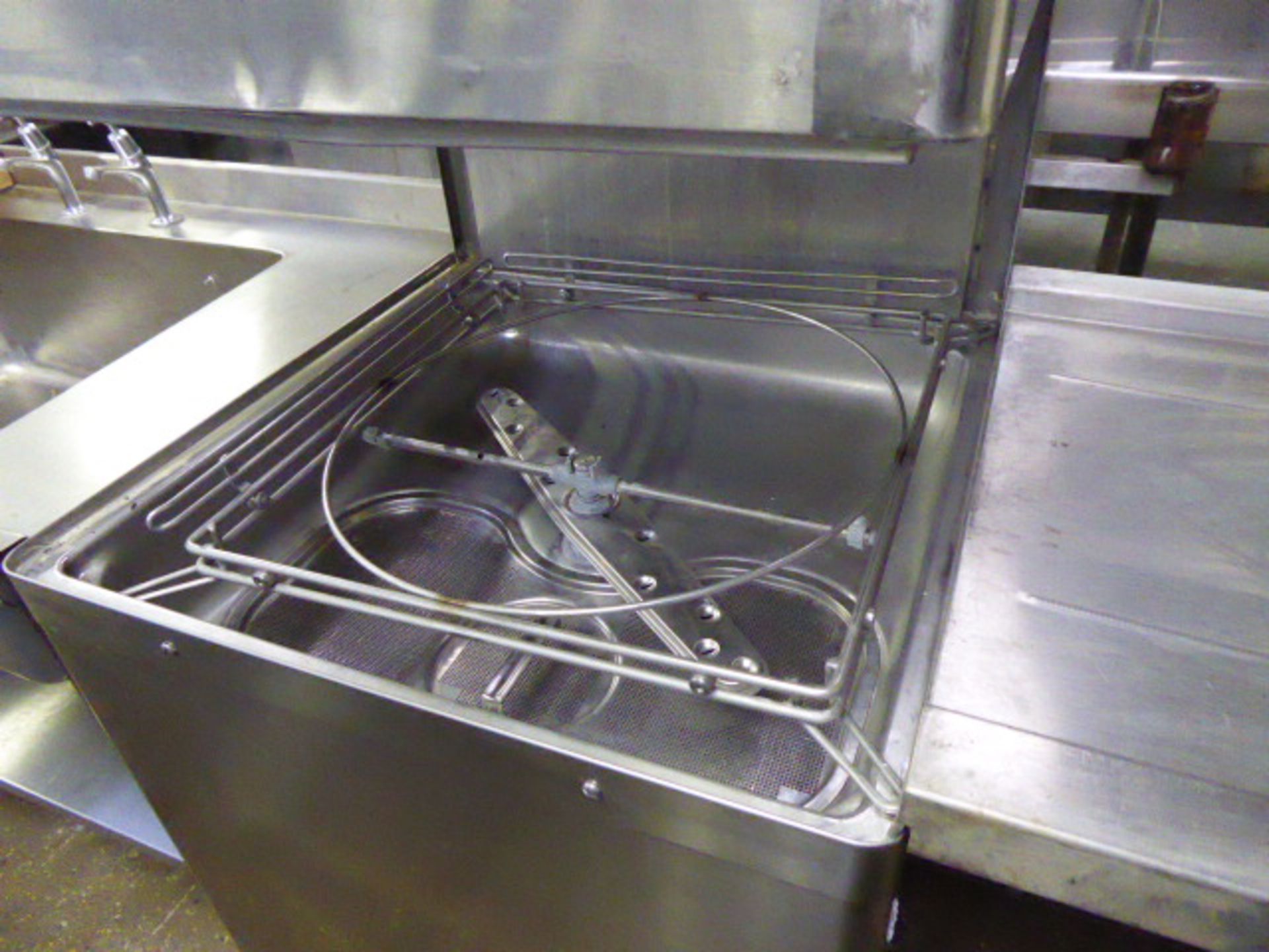 60cm Maidaid Halcyon D2020 lift top pass through dish washer with associated 150cm single bowl - Image 4 of 4