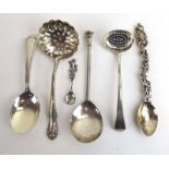 A mixed parcel of silver comprising a teaspoon with rococo design handle, a seal end caddy spoon,